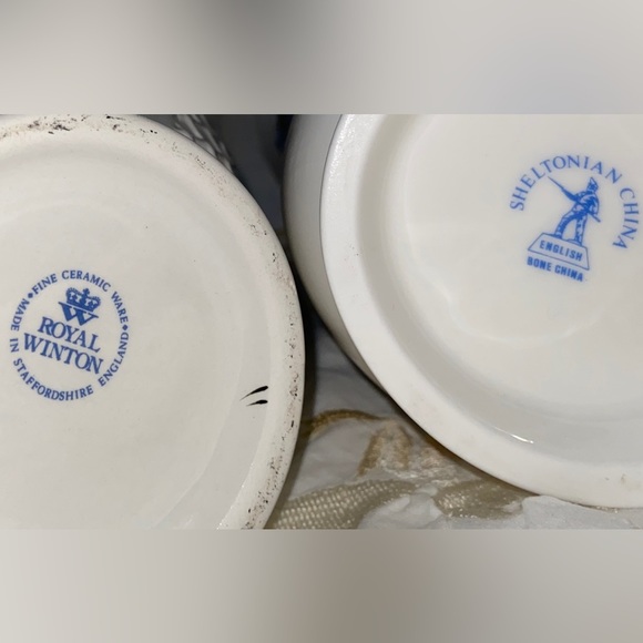 Elegant Vintage Sheltonian Porcelain Vase, Adorned w/Tiny Forget-Me-Knot Flowers - Picture 9 of 11